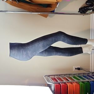 Spanx camo leggings size Small